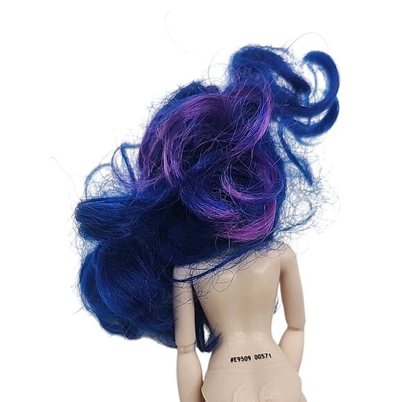 Hasbro Disney Descendants Evie Isle 11" Poseable Fashion Doll Blue & Purple Hair - Picture 5 of 7